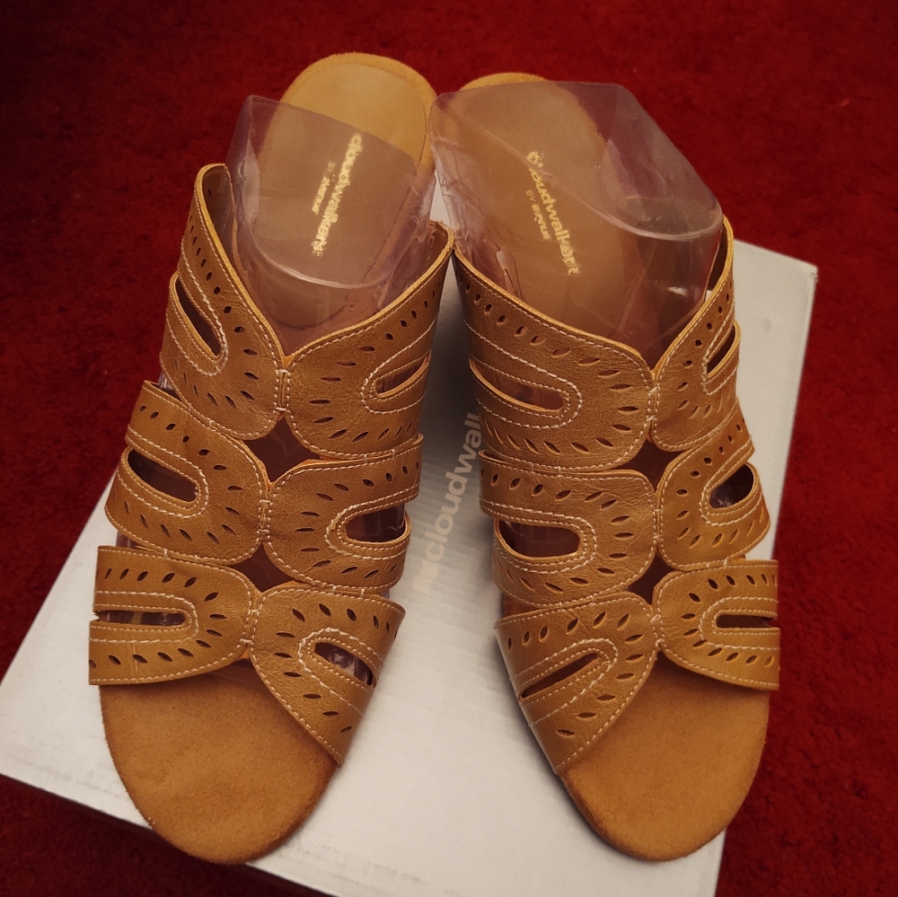NEW with BOX size 11 sandals by CLOUD WALKER. NEVER WORN. ALMOND/LT TAN COLOR